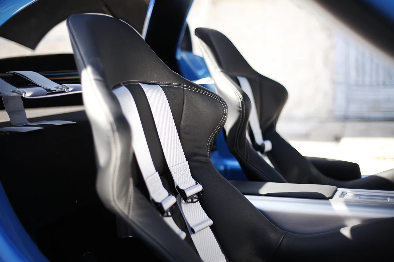 The 1MW features race-style seating