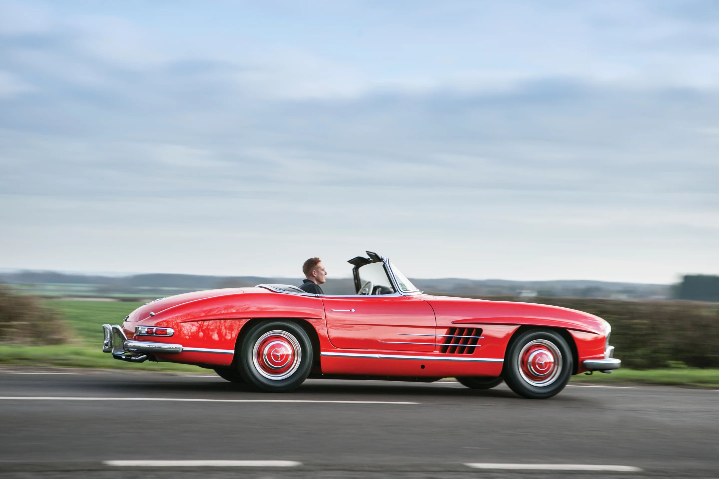 1963 Mercedes-Benz 300 SL Roadster – EUR€1,232,000 (US$1,394,525)