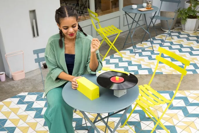The vinyl record is clamped to the Duo's 3.2 inch platter and the music streamed to the system's detachable speaker over Bluetooth