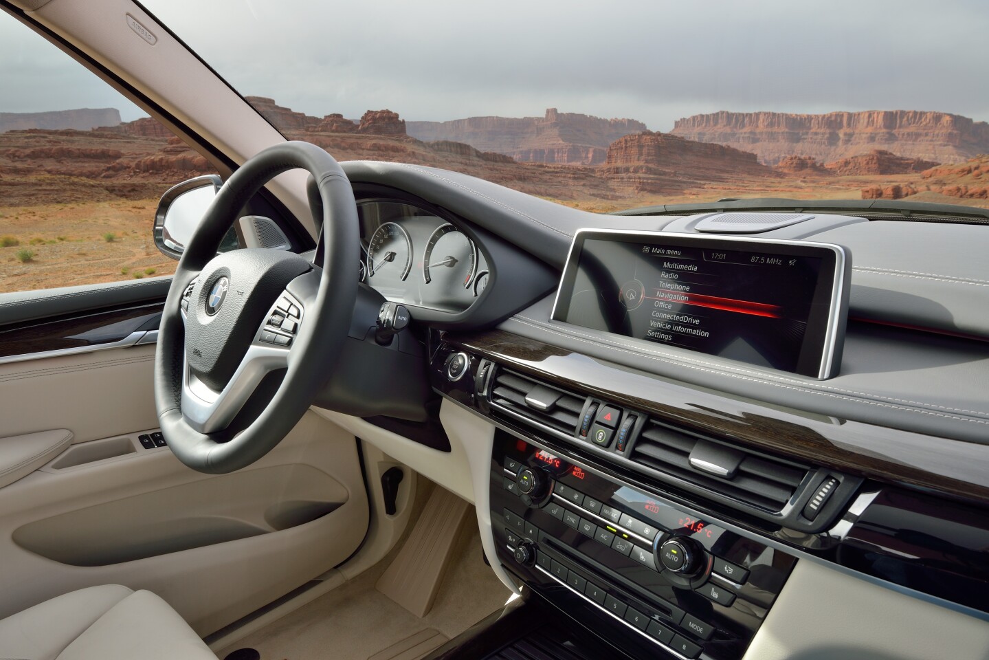Inside the 2014 BMW X5 xDrive50i