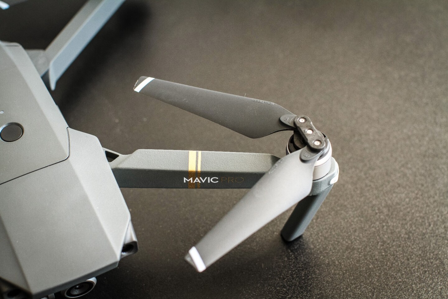 DJI Mavic Pro: folding props help the Mavic fold up into a tiny space without removing props