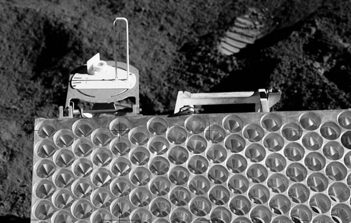The lunar retroreflector left behind by Apollo 15 (Photo: NASA)