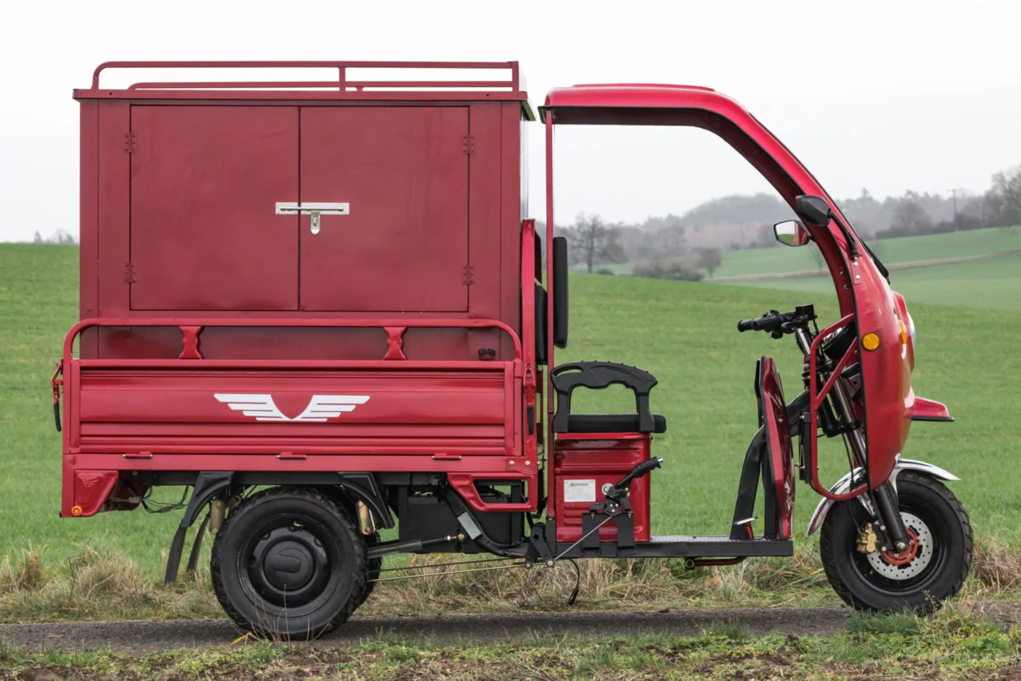 For those who don't mind it breezy, the Elektro Frosch "Big" model (pictured here with a cargo box that's not part of the camper kit) features an open-air cockpit with no doors