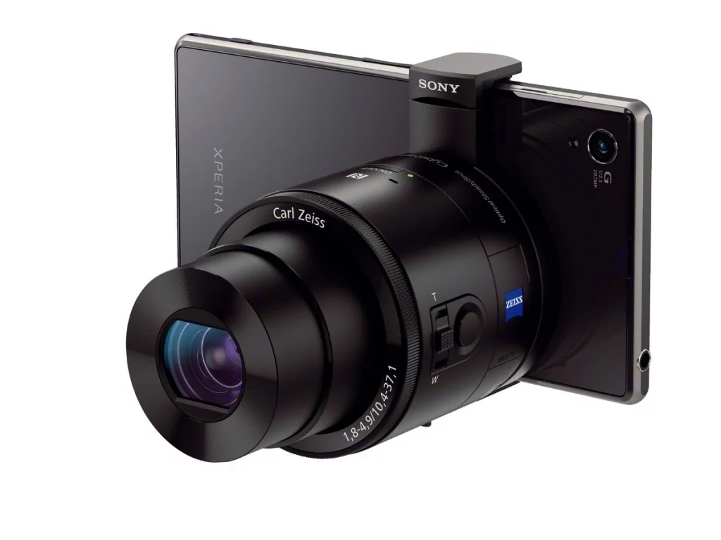The QX100 mounted on a Sony smartphone