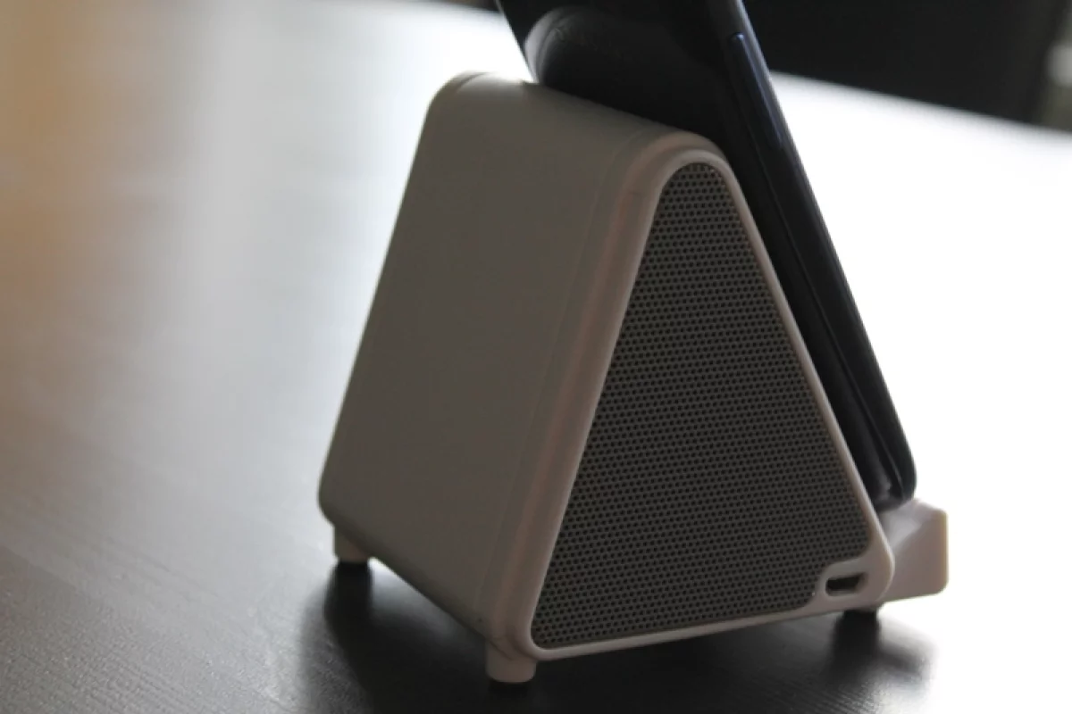 The Favi Audio+ is a wireless speaker that automatically amplifies any smartphone