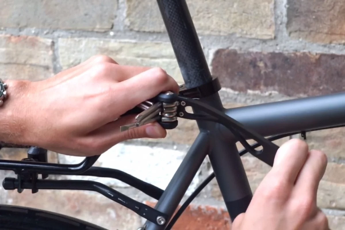 The Crankl's bottom beam folds in at either 2 or 5 newton meters