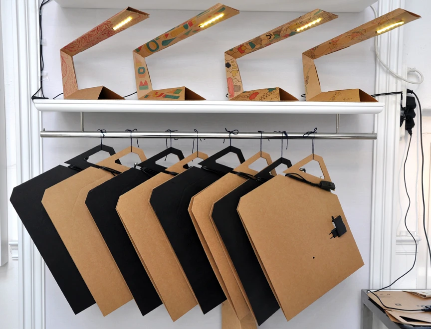 The 01LAMP foldable desk lamp is what you get when four young Italian designers get together and start folding old pizza boxes (photo Edoardo Campanale/Gizmag)