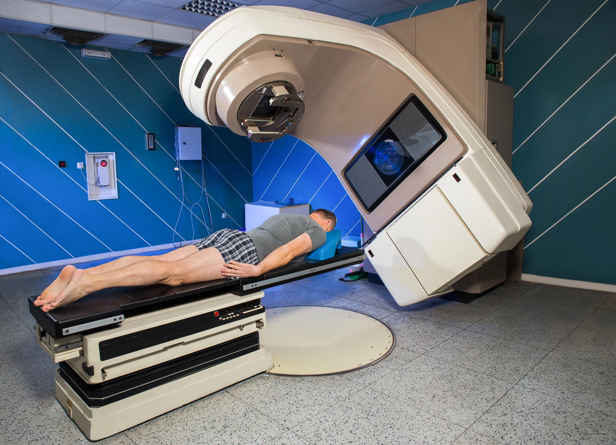 A new form of FLASH radiation therapy, which delivers weeks' worth of radiation in a second to cancer patients, can be performed using existing equipment