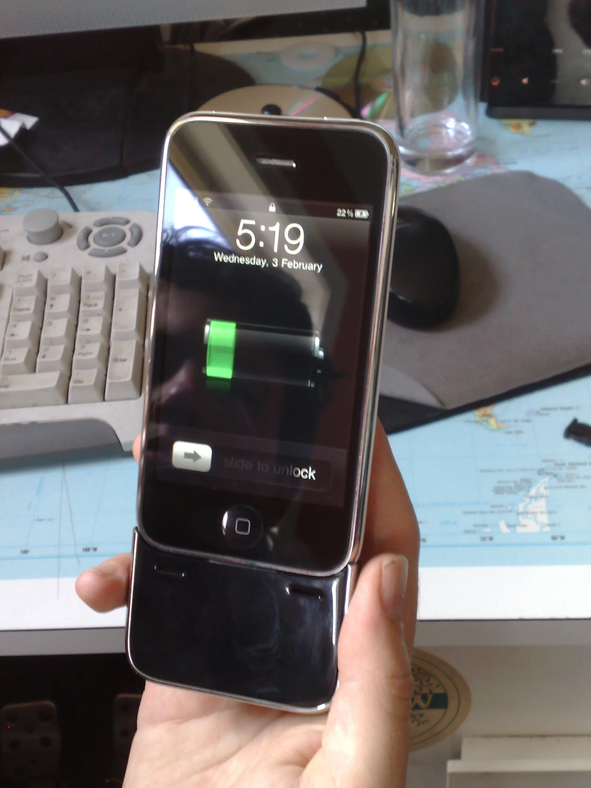 The iXpand 3G iPhone 3G charger looks like part of the phone