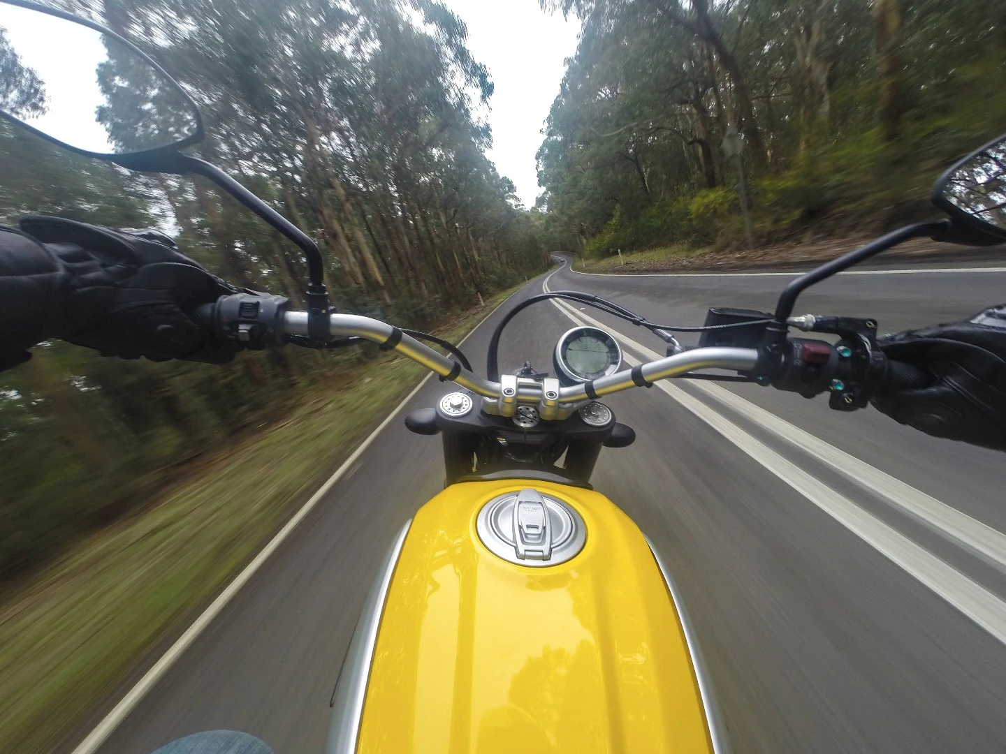 The 2015 Ducati Scrambler's speedometer gets strangely blurry in the sweepers