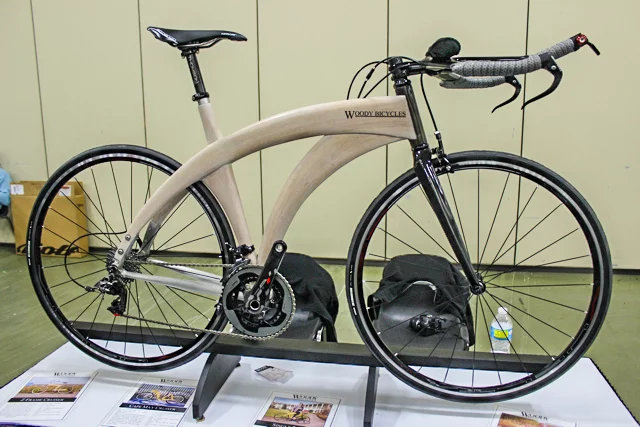 A nice oak-framed bike from Woody Bicycles (Photo: Ben Coxworth/Gizmag.com)