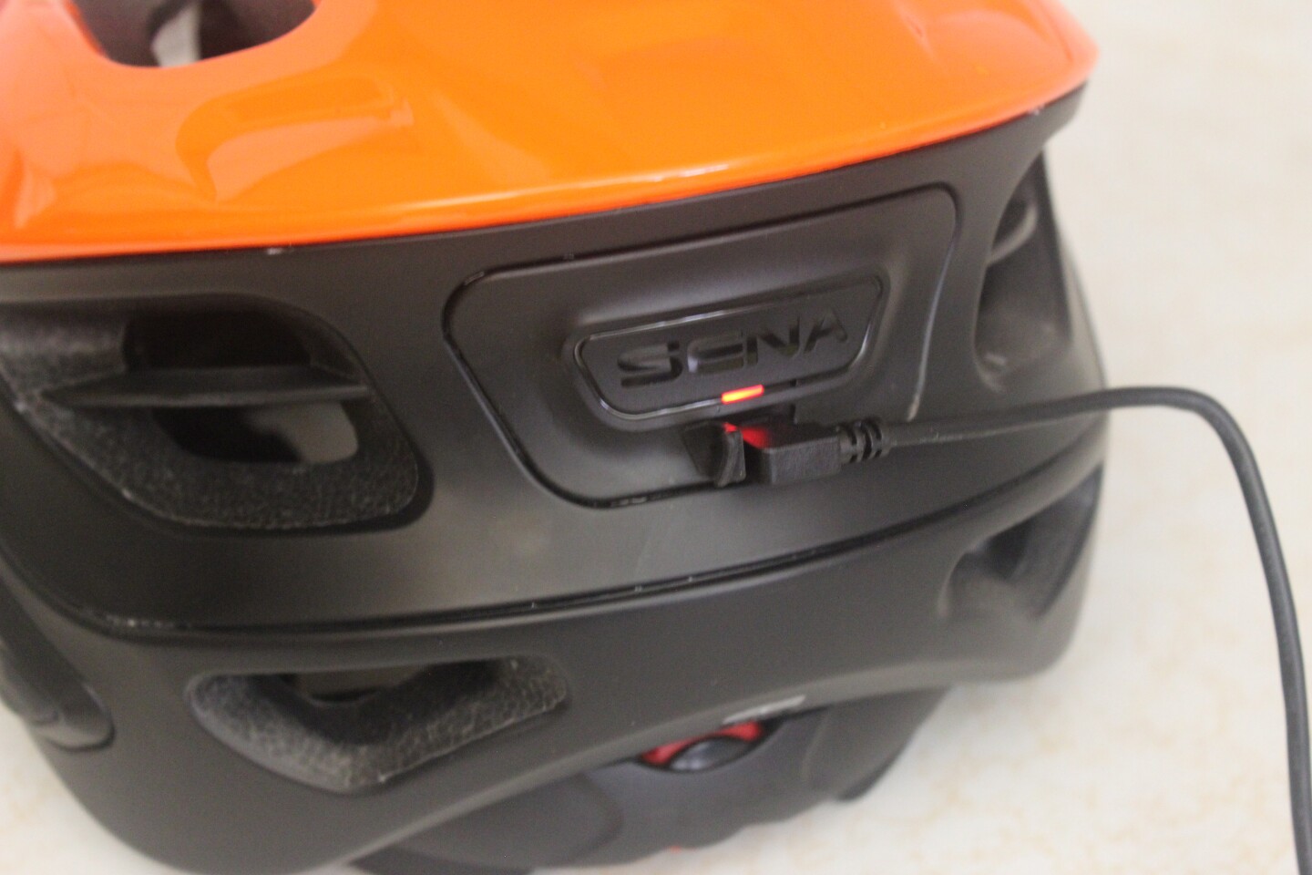 Review Sena R1 Bluetooth helmet will get cyclists talking