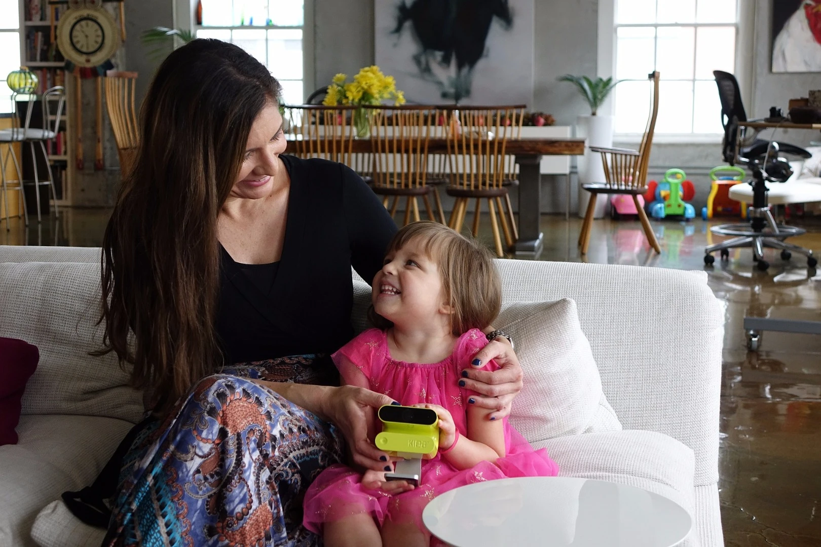 With its compact form and built-in rechargeable battery, the Kiba camera can be placed freely around the home