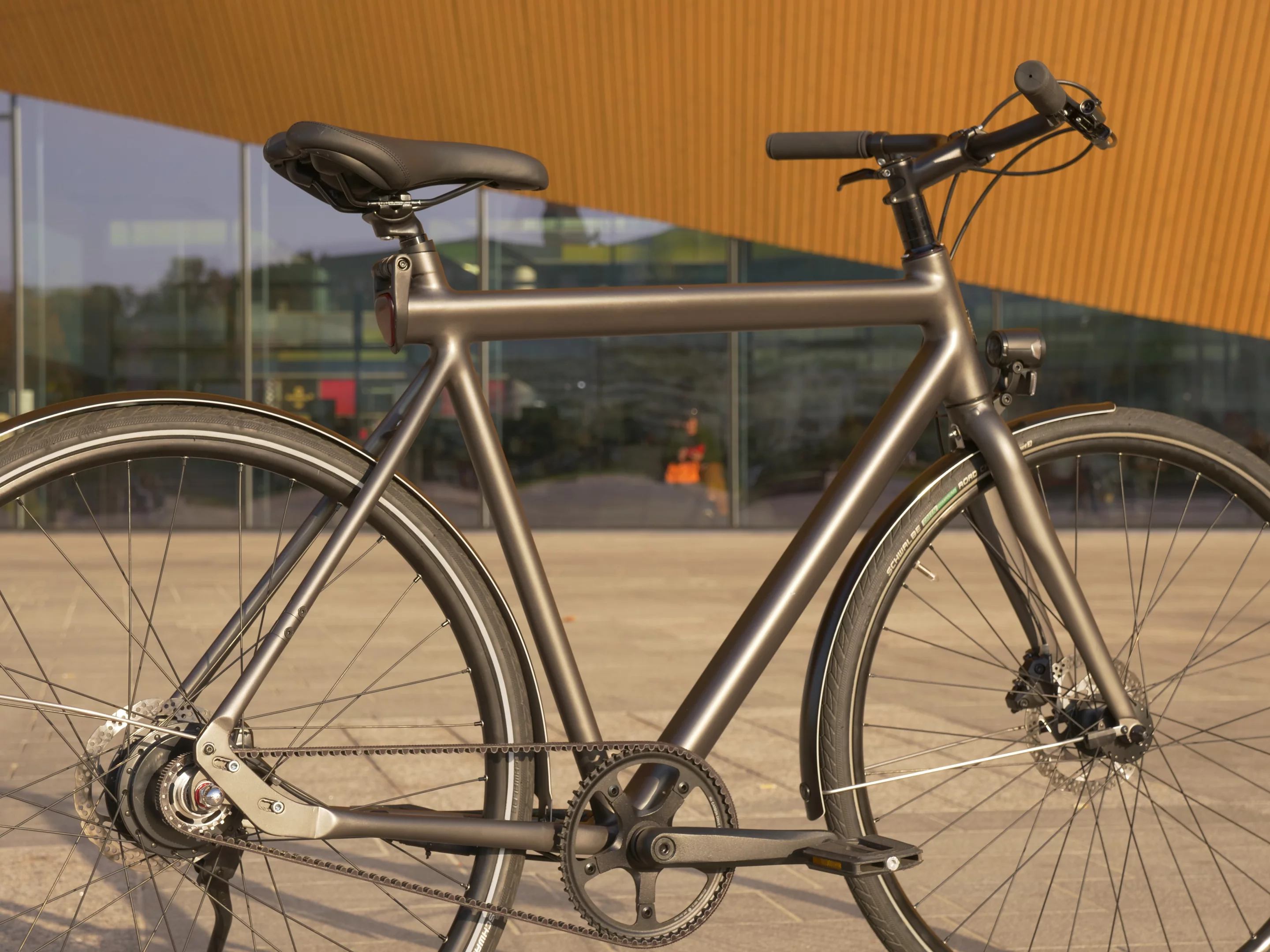 The aluminum alloy frame is available in three sizes but just one color