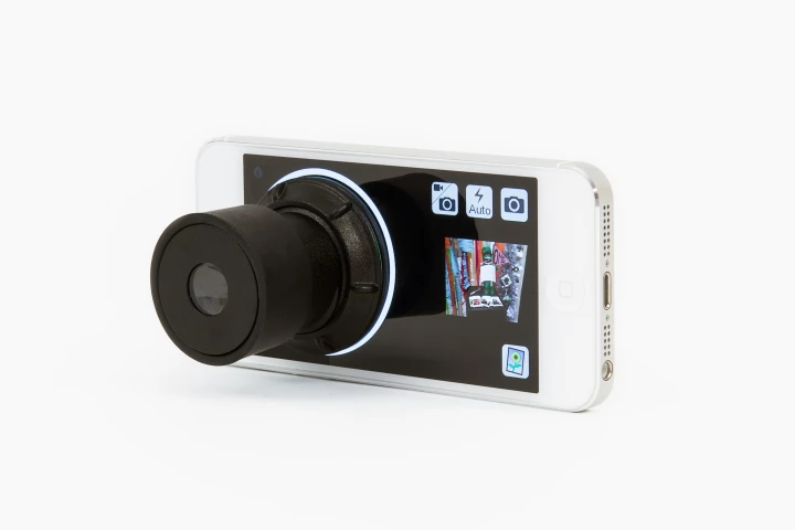 The Daylight Viewfinder is a suction cup-mounted eyepiece designed for use in iPhone photography