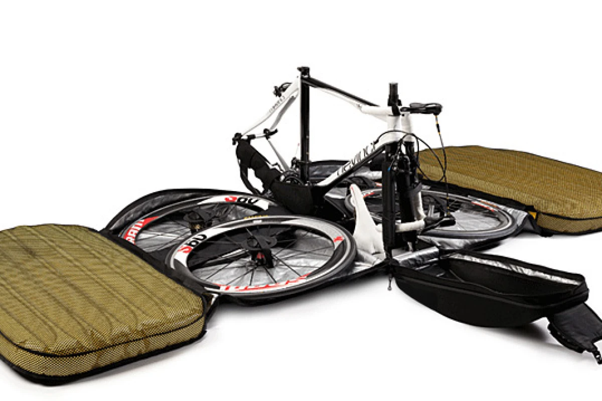 The Biknd Helium is a bicycle shipping case that uses inflatable bladders to protect one's bike