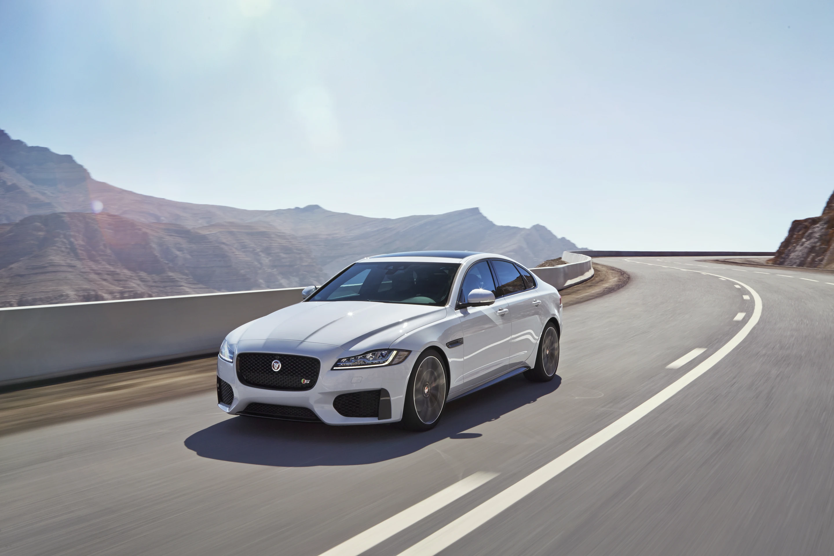 The 2016 Jaguar XF oblique view