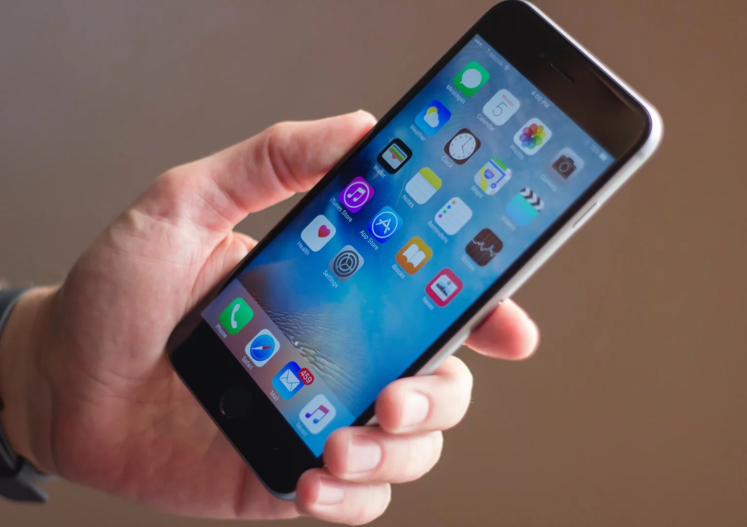 Display quality is excellent, despite the smaller model having a low pixel density compared to modern Android flagships