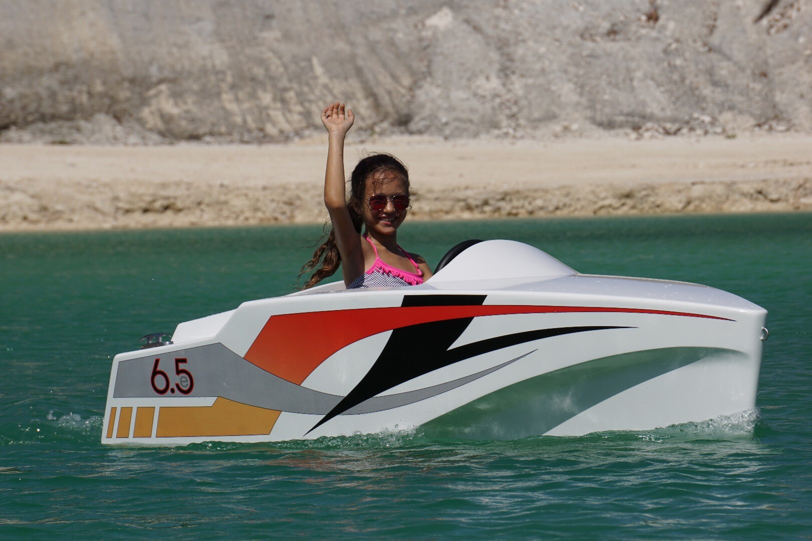 JimBoat relaunches 6.5ft electric powerboat for children