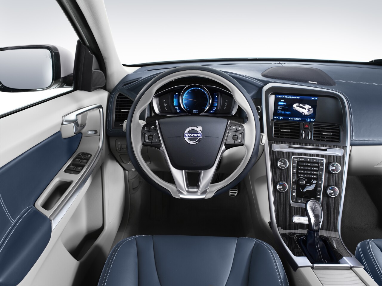 The Volvo XC60 Plug-in Hybrid Concept driver's view