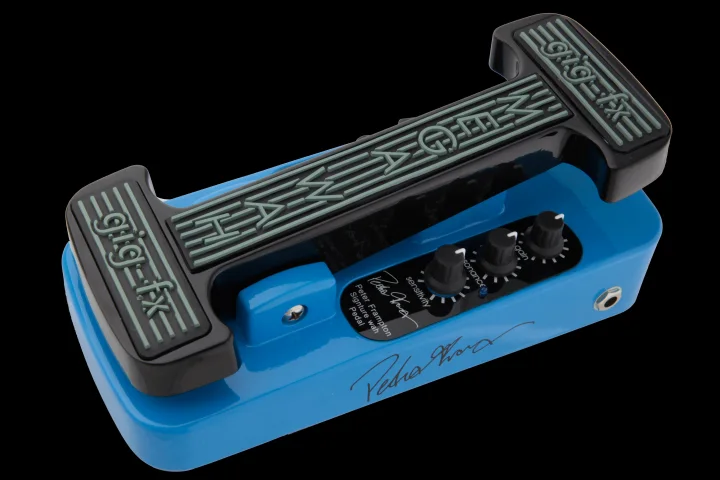 Gig-fx has released a new Megawah model to specs supplied by noted guitarist and songwriter Peter Frampton