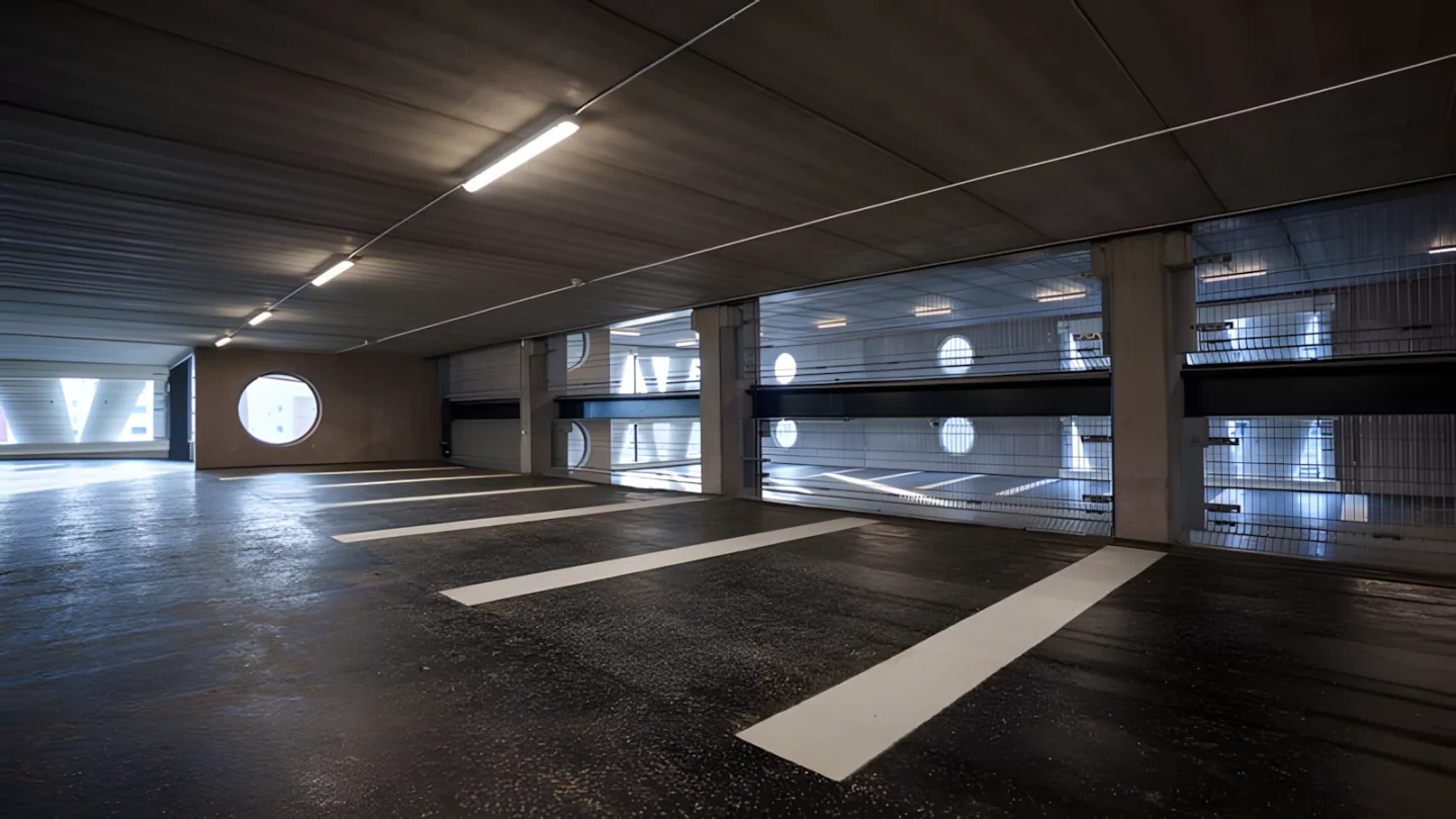 The Niels Bohr parking garage consists of 365 parking spaces, spread over five floors, including 40 electric vehicle charging points