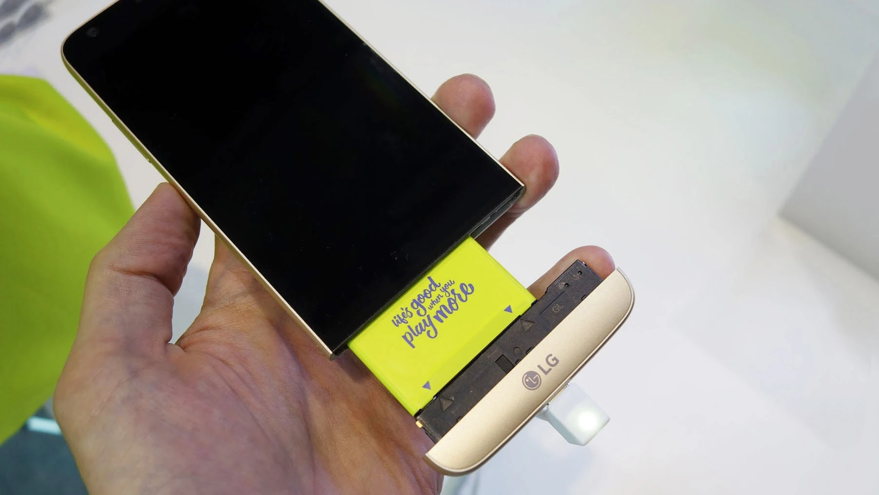 The LG G5 features an innovative Modular Type slot for replacing the battery and adding extra features