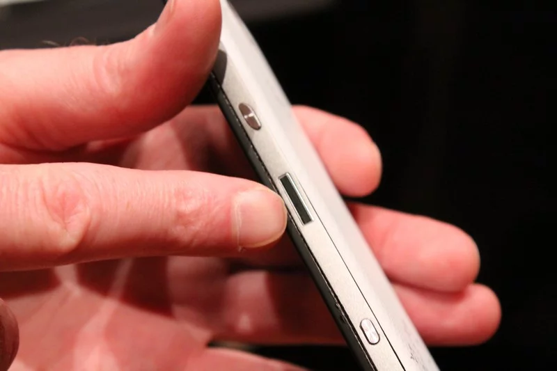 The V2's side biometric fingerprint reader