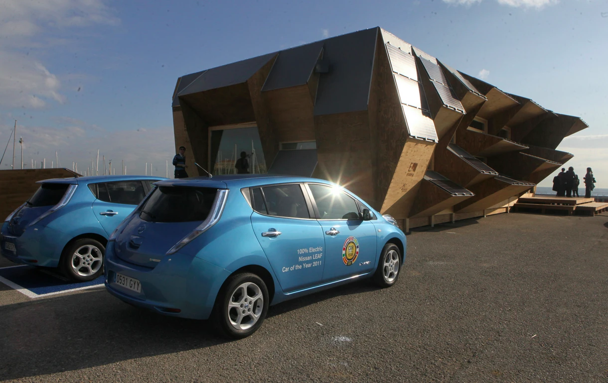 The 154 sq m (1,658 sq ft) building was commissioned by energy company Endesa, and forms a public information center and "control center" for the Smart City Expo