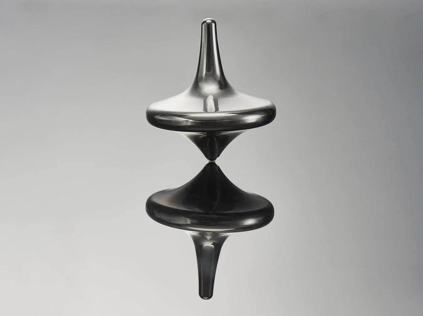 Limbo features a CNC-machined outer shell