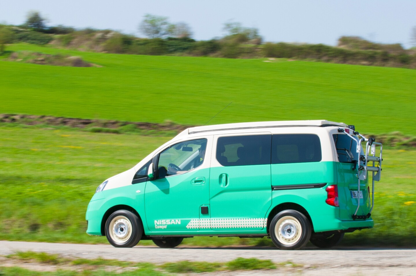Nissan takes camper vans fully electric with new eNV200 poptop