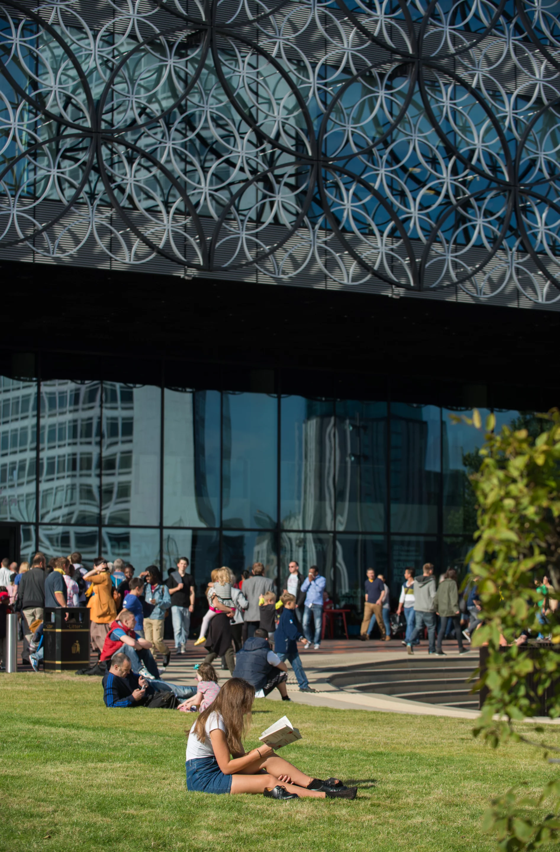 Telephoto lenses offer a normalization of relative size which can be used to give a sense of scale