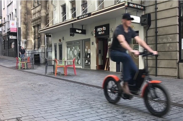 For those who like the gbike but don't like golf, an Urban model is available, which simply comes without the club carrier