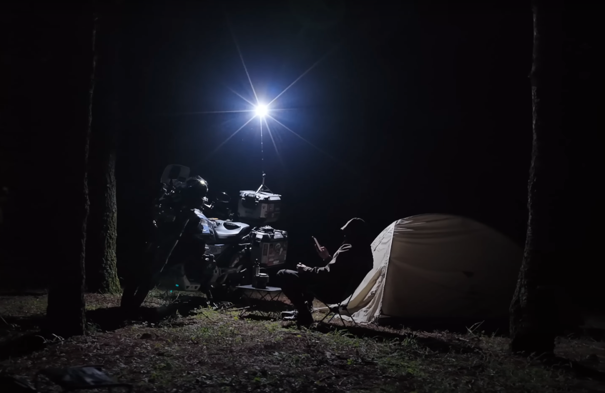 Collapsible magnetic multi-lamp unfurls into every light you need