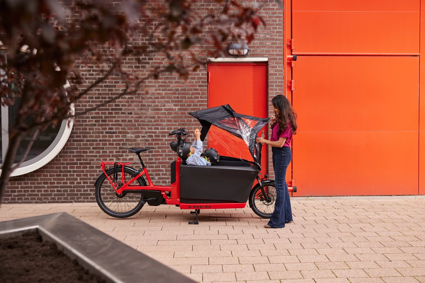 The Fetch+4 can be optioned with a TPU rain-fly to protect the kids from wind and rain