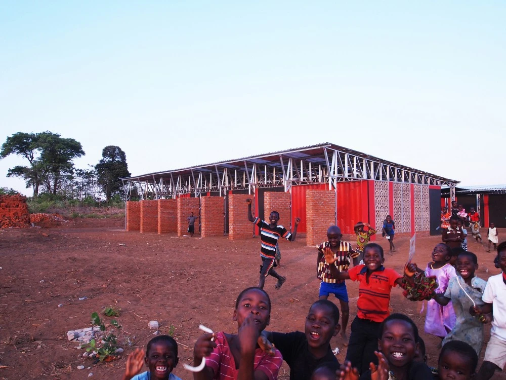 Exterior shot of the school (Photo: Architecture for a change)