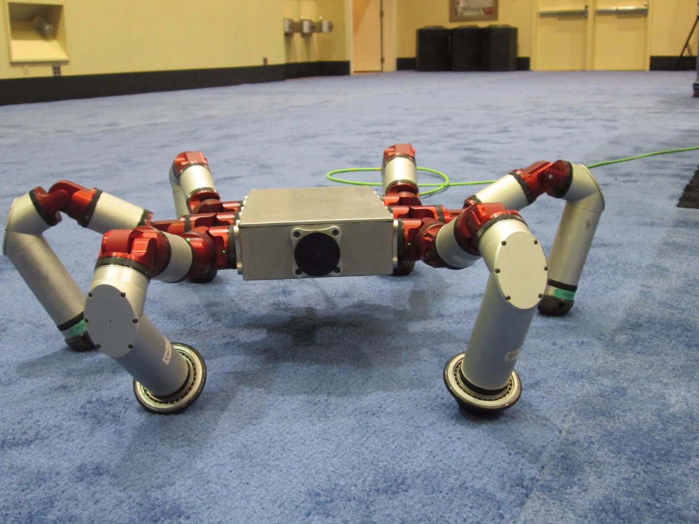 The joints of the HEBI spider work independently