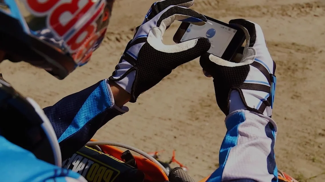 The copter communicates with the user's iOS or Android smartphone using the MAVLink protocol