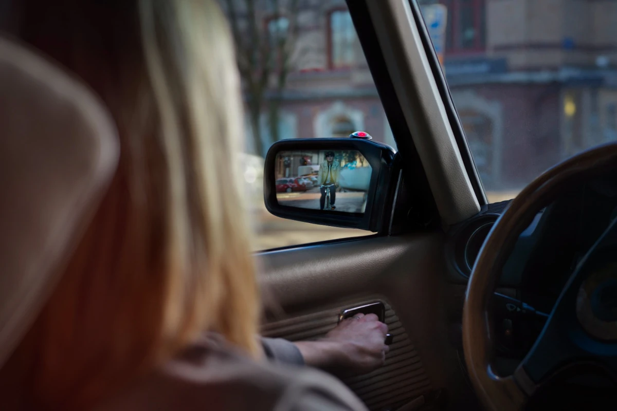 The Life Sticker (on top of mirror) detects the Bluetooth signal of approaching cyclists' smartphones
