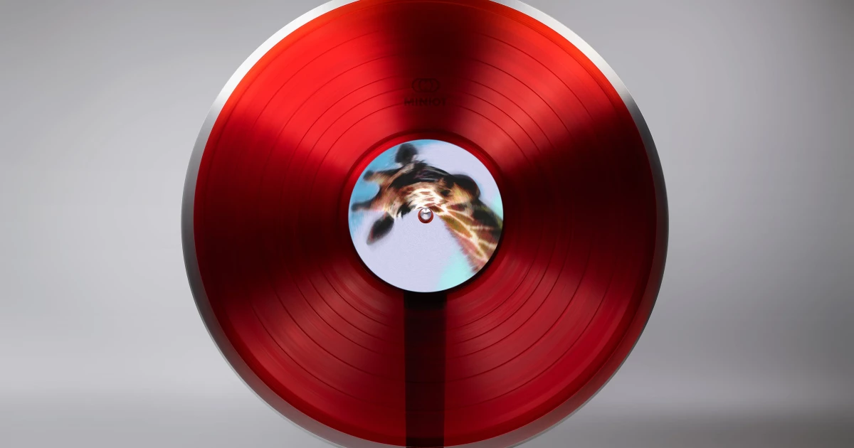 Minimalist turntable uses light for perfect sound