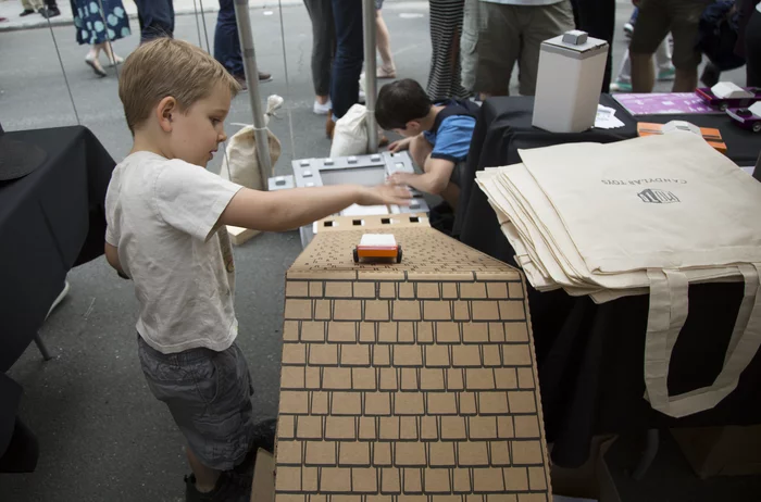 The kit comes with pieces designed specifically for the roof, because we all know the best forts provide some form of shelter