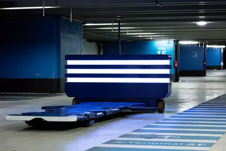 Stan, the car-carrying robot that's being put to into service at Charles de Gaulle Airport in Paris