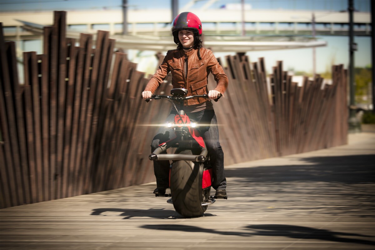 The Ryno has a top speed of around 10 mph. It comes with two operational settings, “beginner” and “standard”. Beginner setting is set to 6mph/11kph, and the standard setting is set to 10mph/17kph. 10 mph is roughly equal to a 6-minute mile, a really fast run.