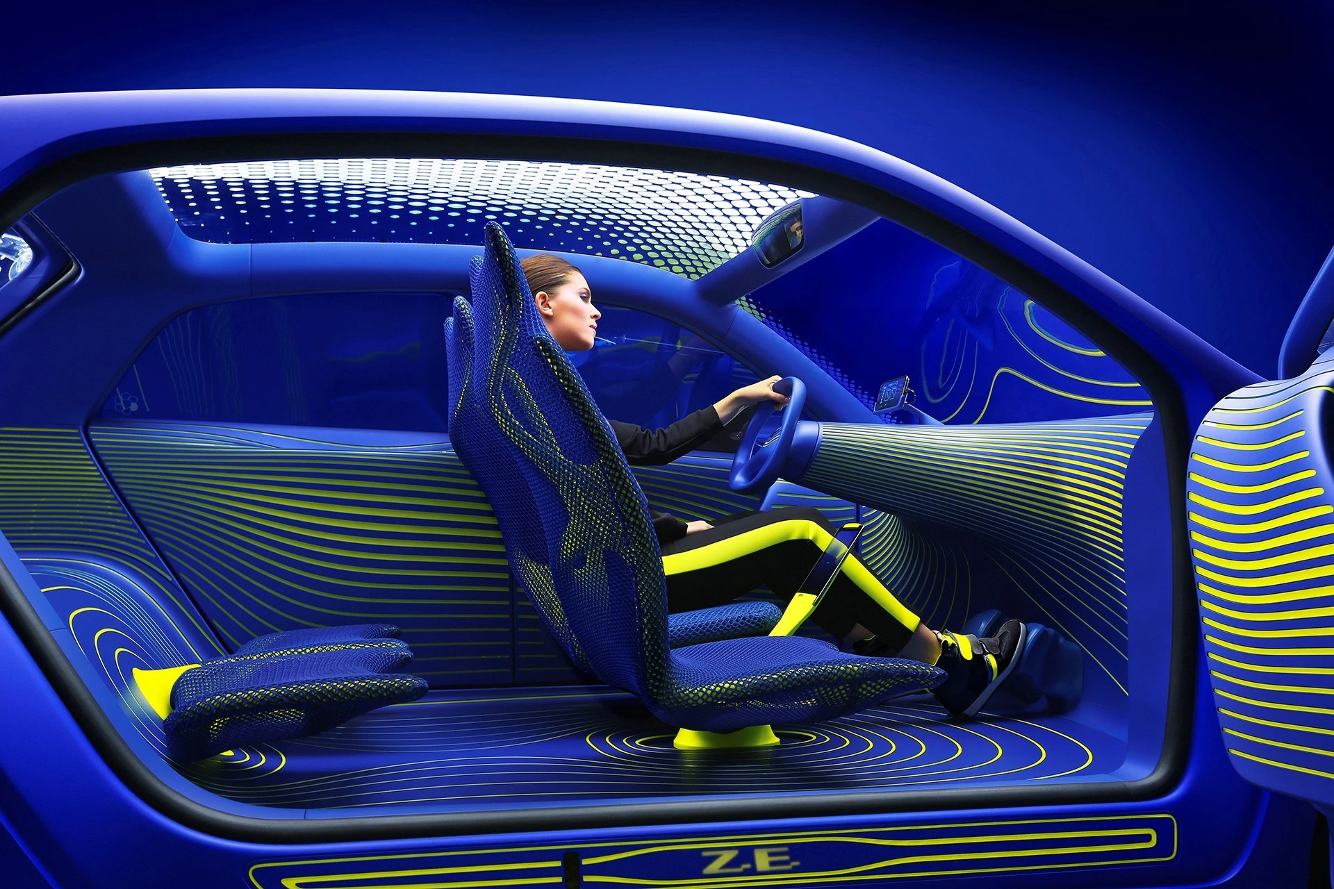 Glass roof, composited in layers, incorporates the LED system so as to bathe passengers in light in response to their energy