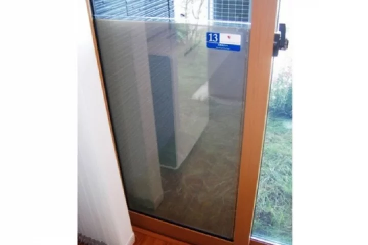 The solar windowpane