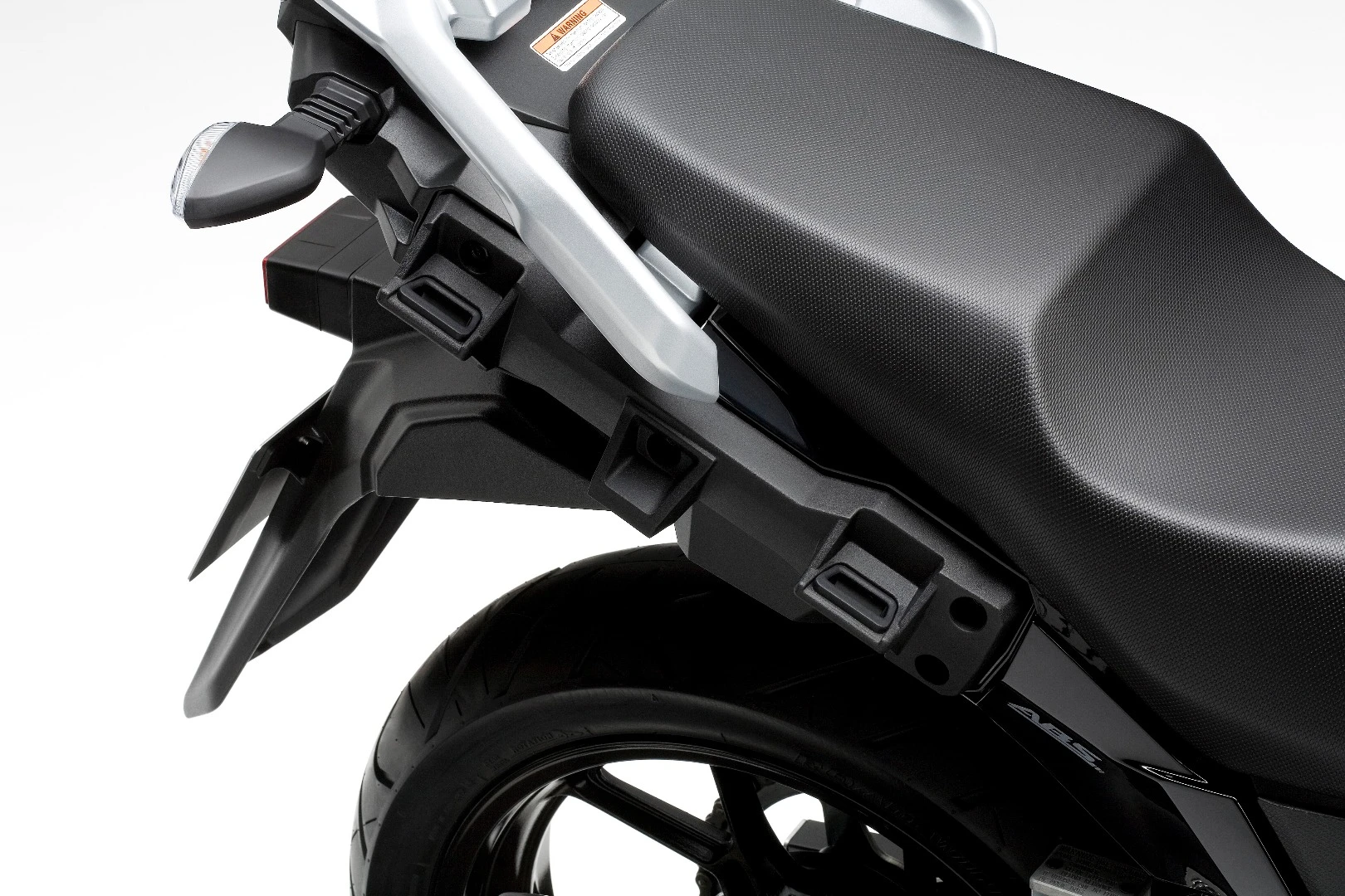 Suzuki V-Strom 250 ABS: provisions for panniers