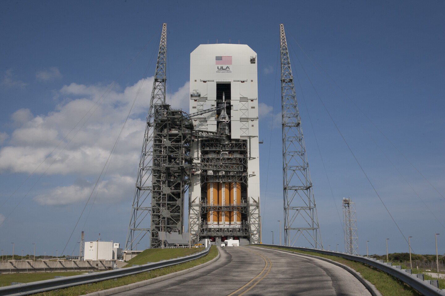 The Orion and Delta IV Heavy rocket stacked for launch at Space Launch Complex 37 at Cape Canaveral Air Force Station (Photo: NASA/Kim Shiflett)