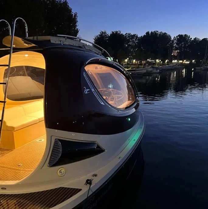 The new Jet Capsule Super Sport is built with a carbon-fiber shell produced via vacuum-infusion molding