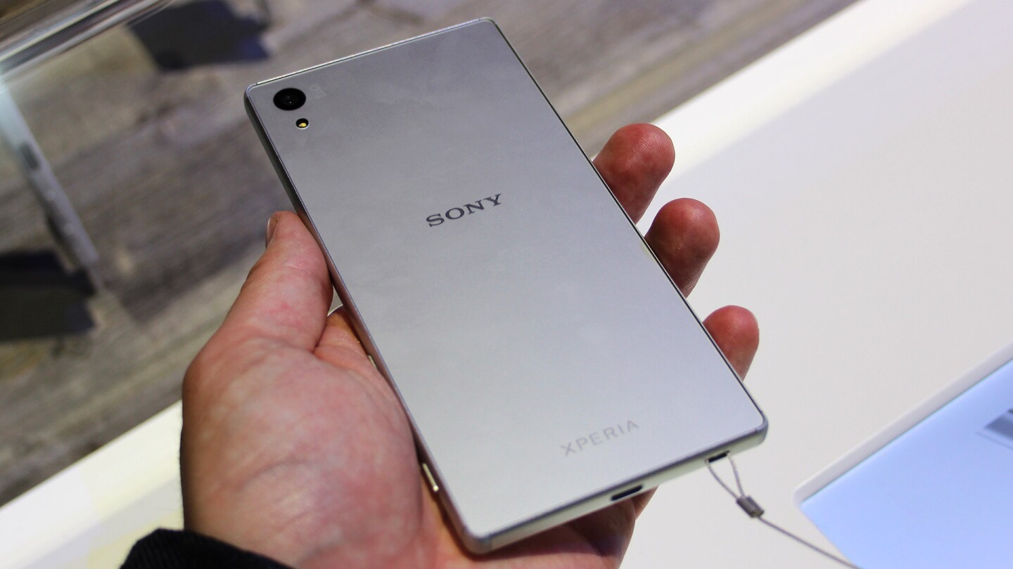 The build consists of a frosted glass back and metal sides