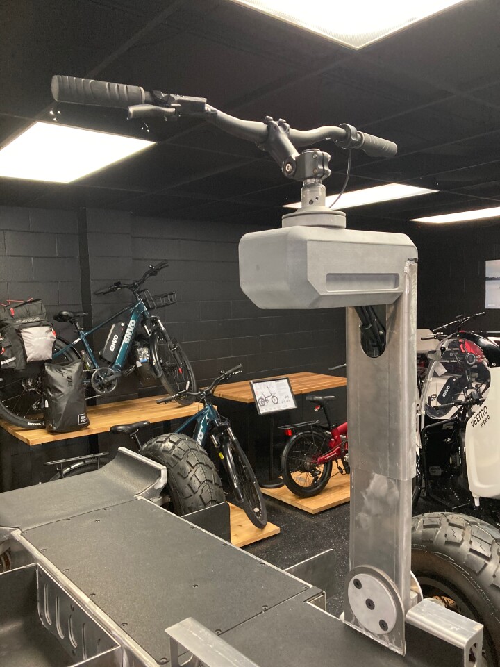 The UPT's adjustable-position steering setup utilizes U joints – not an electronic drive-by-wire system – to connect the handlebars to the wheels